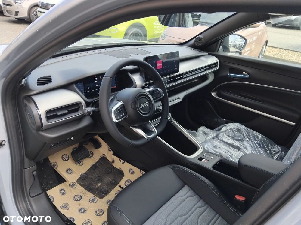 Jeep Avenger 1.2 T3 mHEV Upland 4xe eDCT6 - 10