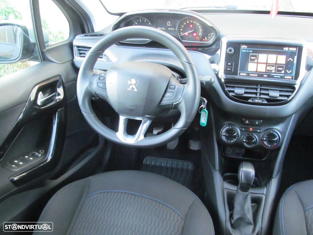 Peugeot 208 PureTech 82 Stop & Start Signature - 12