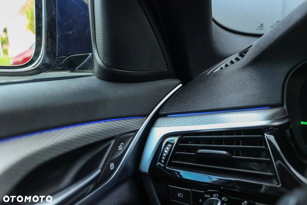 BMW Seria 5 520d xDrive Touring M Sport Edition - 35