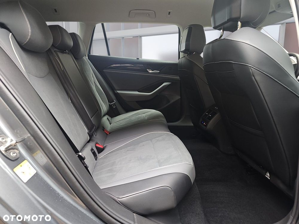 Volkswagen Passat - 12