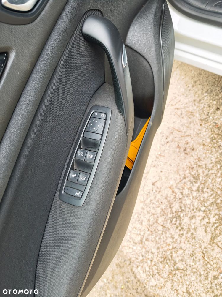 Renault Megane ENERGY TCe 100 LIMITED - 8
