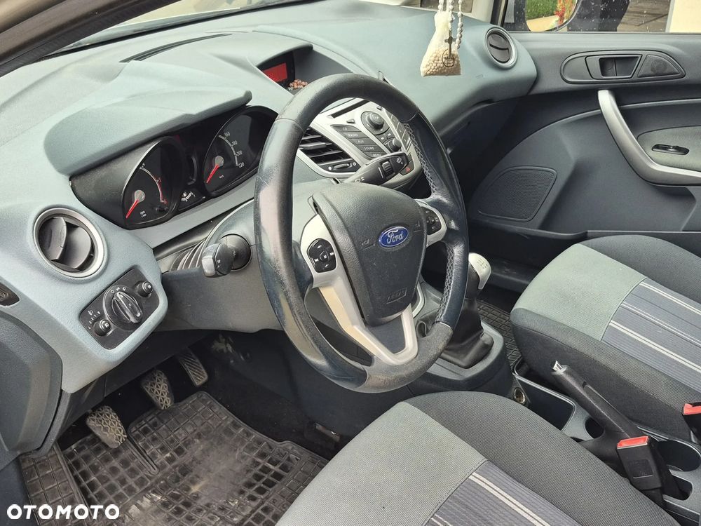 Ford Fiesta - 10