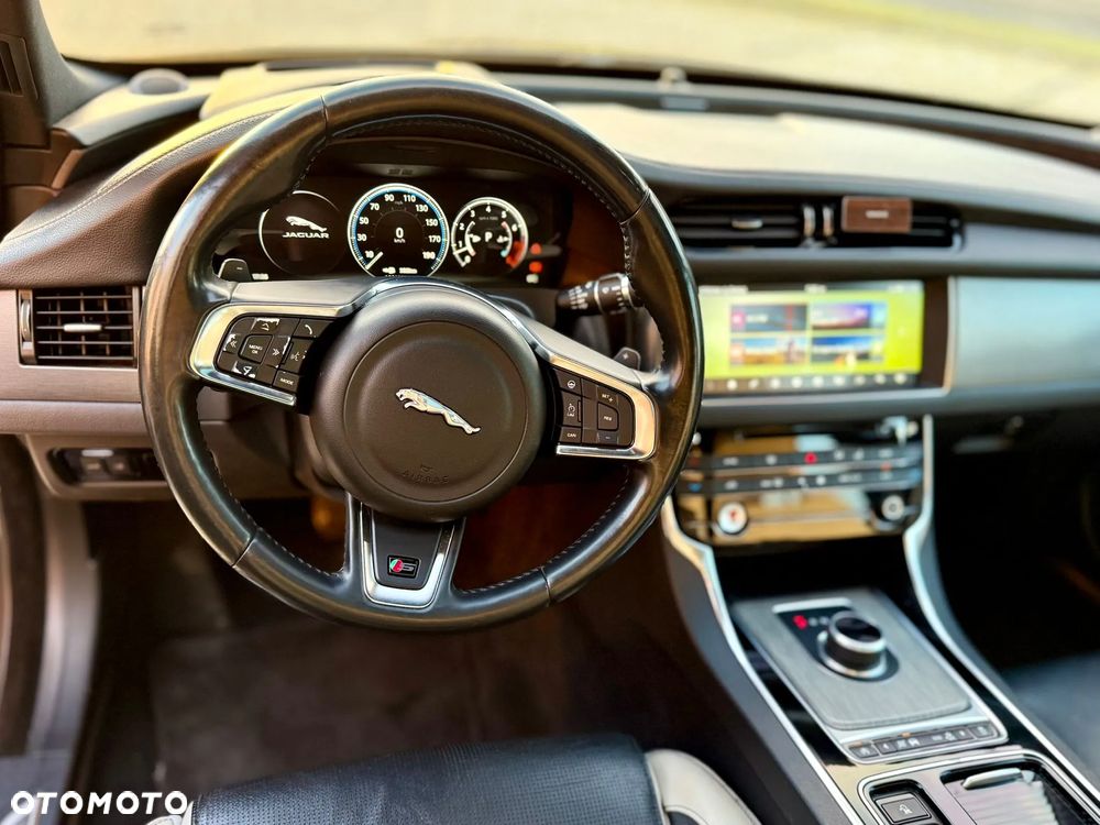 Jaguar XF S - 11