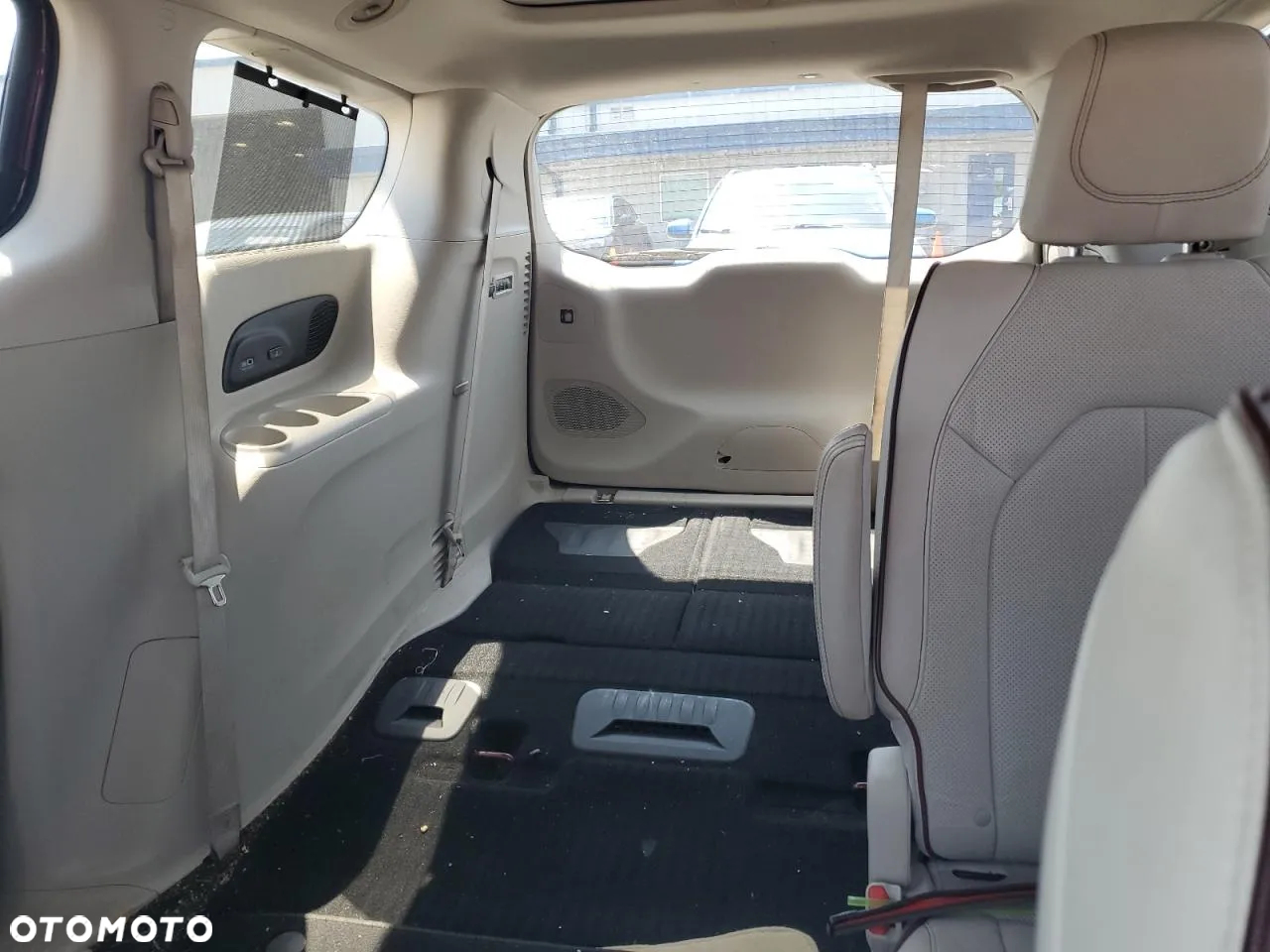 Chrysler Pacifica - 10