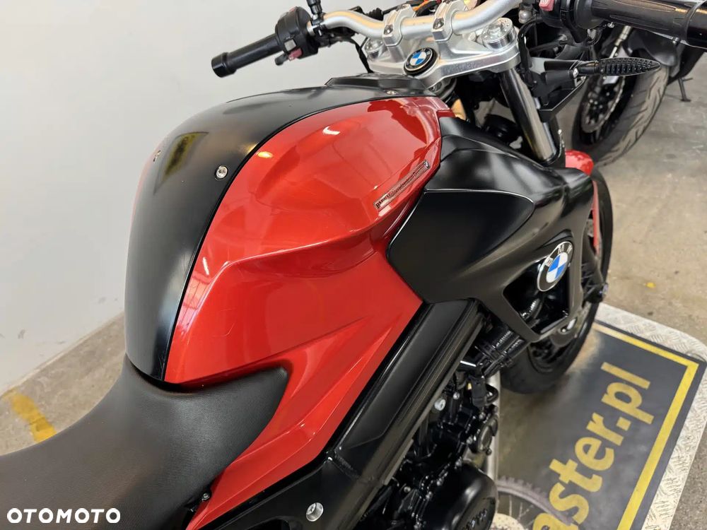 BMW F - 17