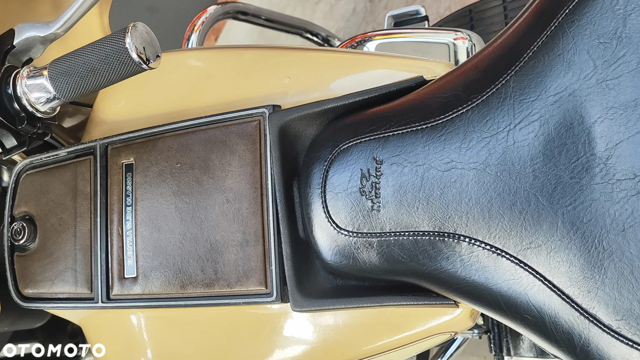 Harley-Davidson FLH Electra Glide - 12