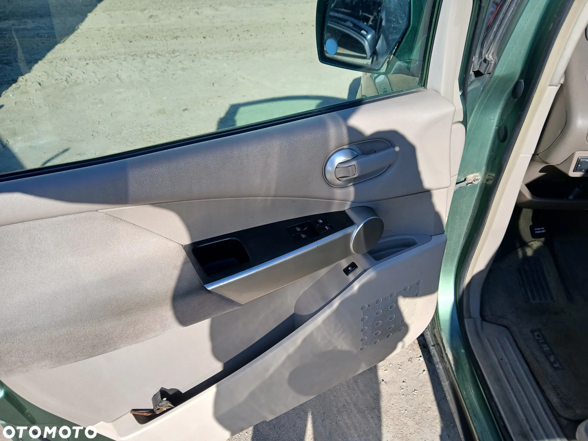 nissan quest fotel fotele kanapa deska kokpit podsufitka boczek boczki klamka podłokietnik licznik - 2