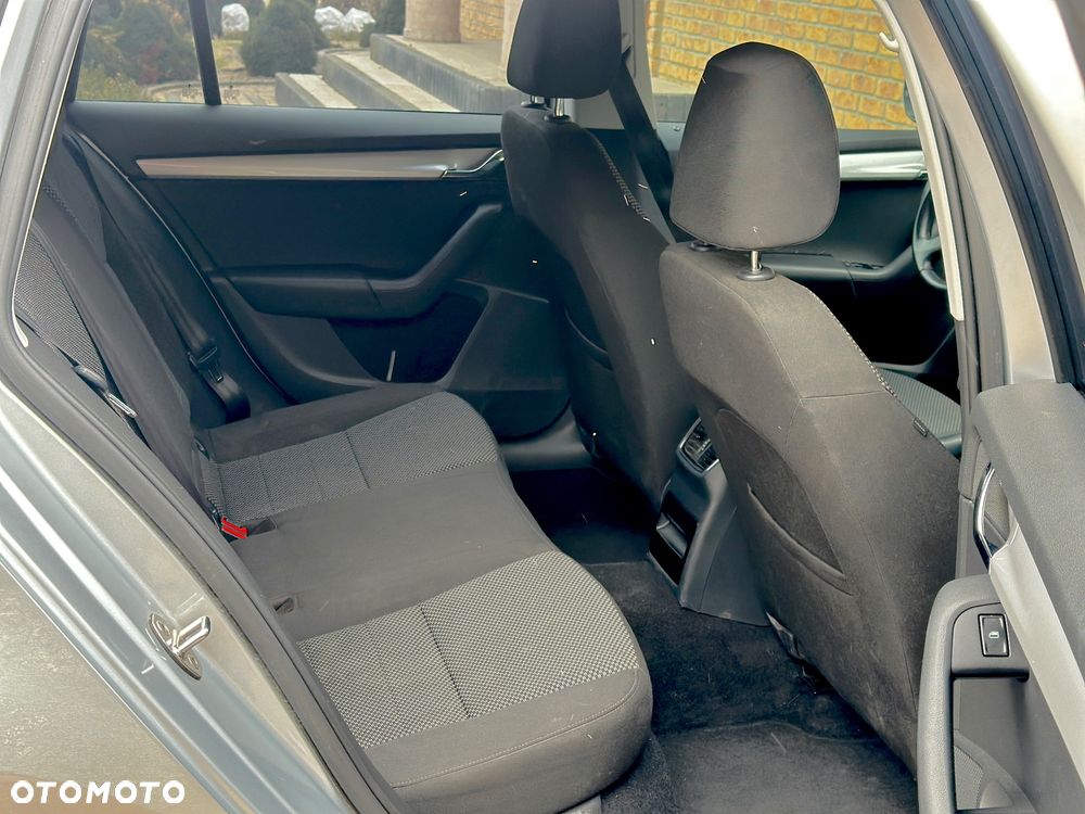 Skoda Octavia 1.6 TDI Elegance DSG - 16