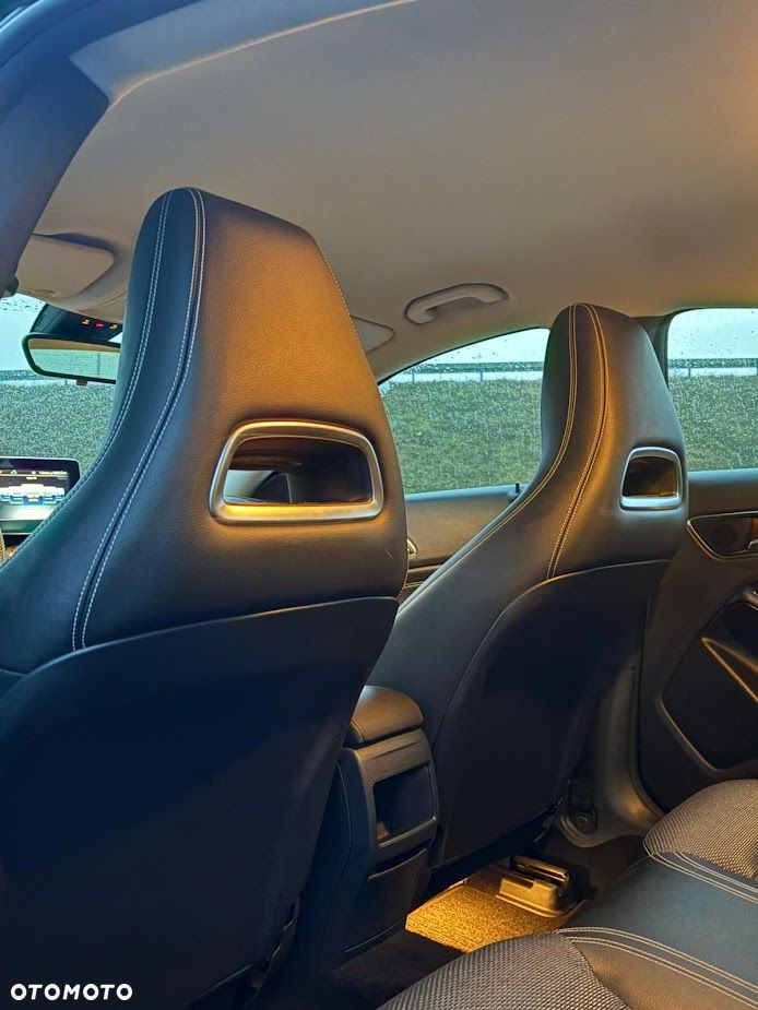Mercedes-Benz CLA 180 7G-DCT - 3
