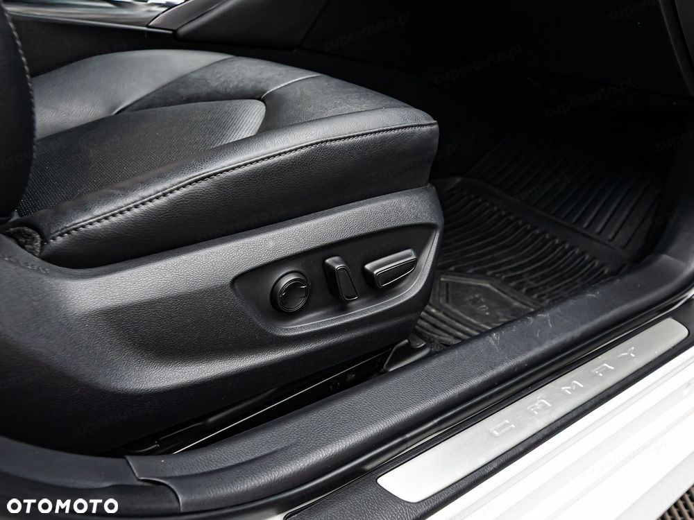 Toyota Camry 2.5 Hybrid Executive CVT - 9