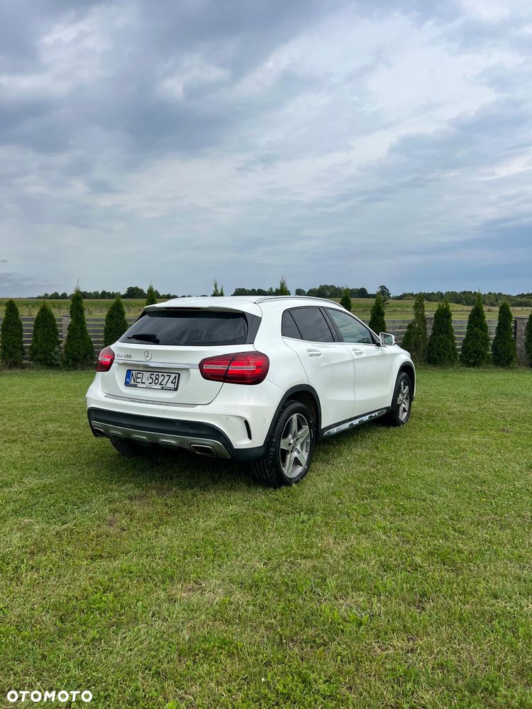 Mercedes-Benz GLA 200 7G-DCT AMG Line - 2