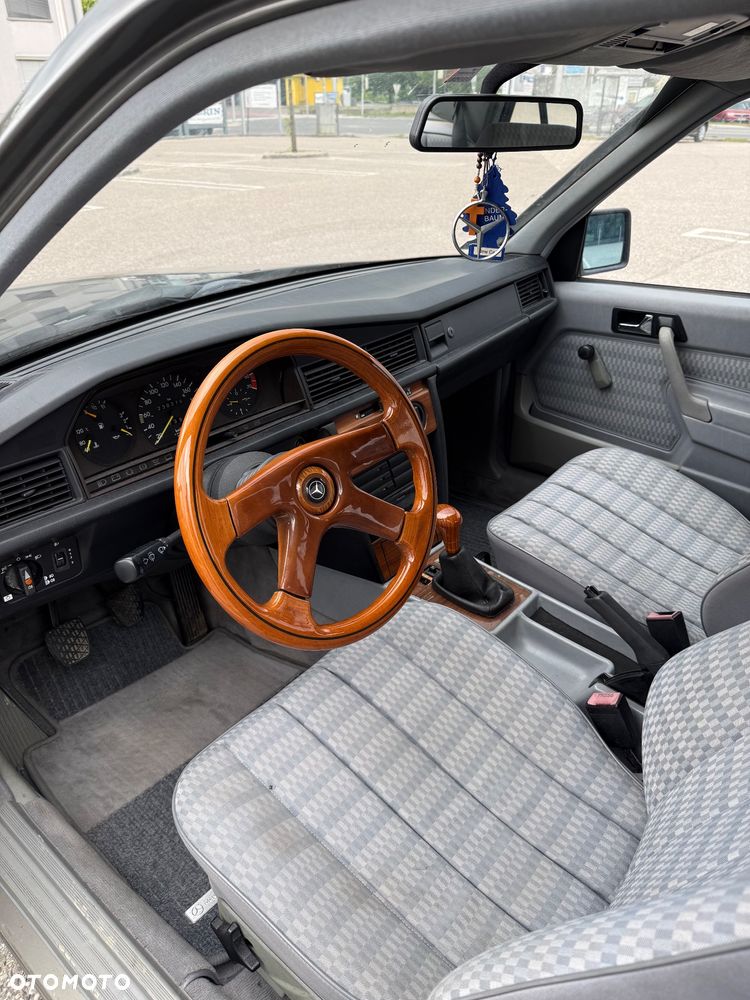 Mercedes-Benz W201 (190) - 16