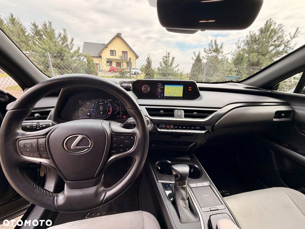 Lexus UX - 13