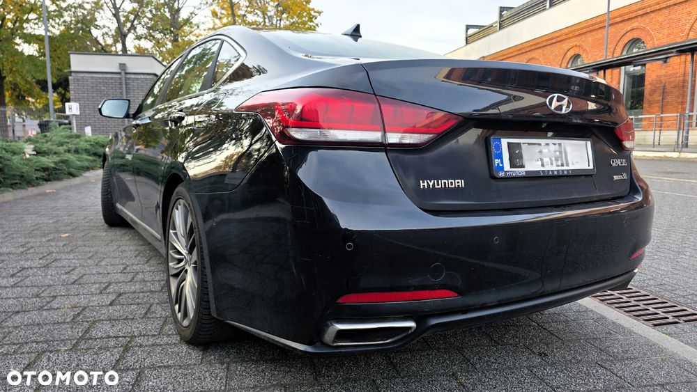 Hyundai Genesis 3.8 V6 GDI - 4