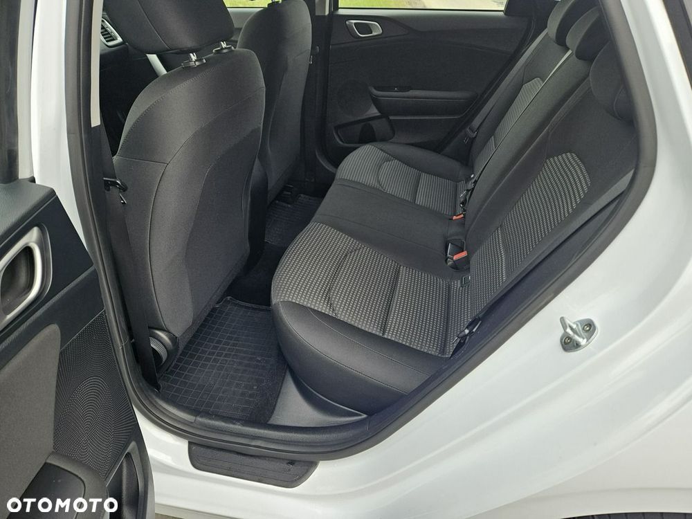 Kia Ceed - 13