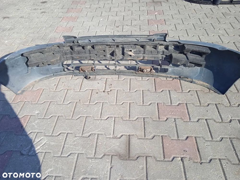 Zderzak przedni Renault Kangoo 7700307057 8200027328 - 4