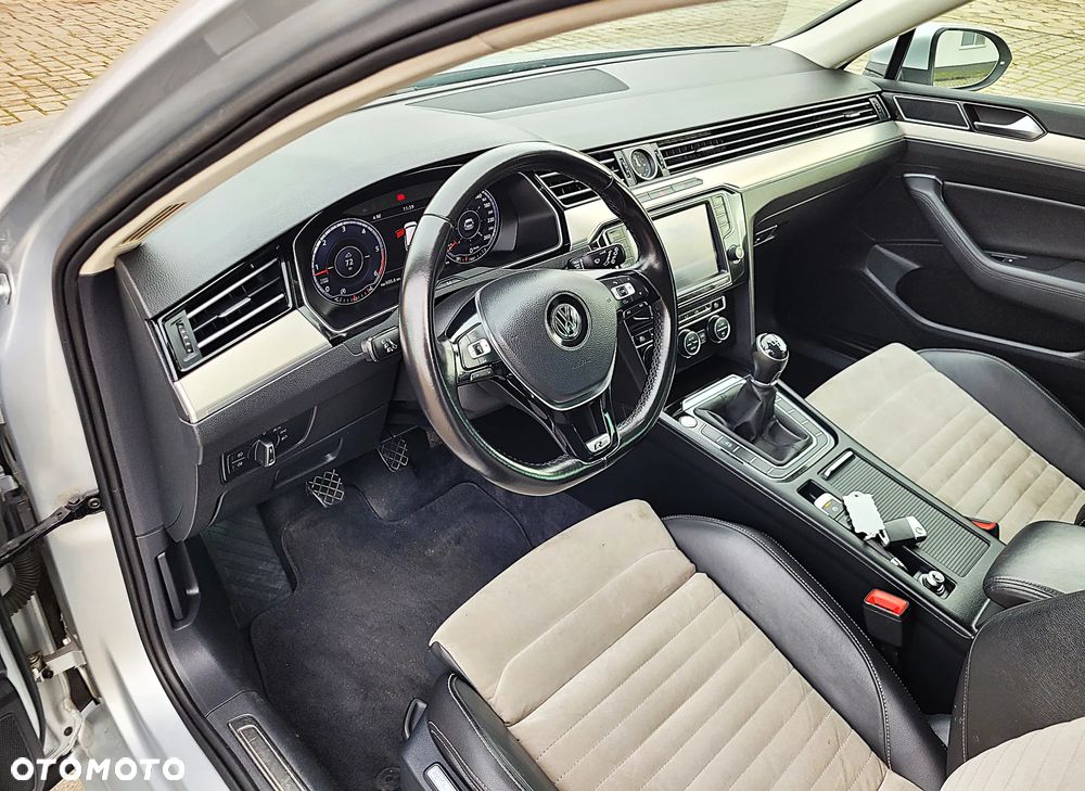 Volkswagen Passat 2.0 TDI (BlueMotion Technology) Highline - 18