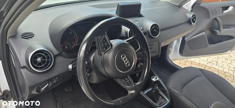 Audi A1 Sportback 1.6 TDI S line Sportpaket - 8