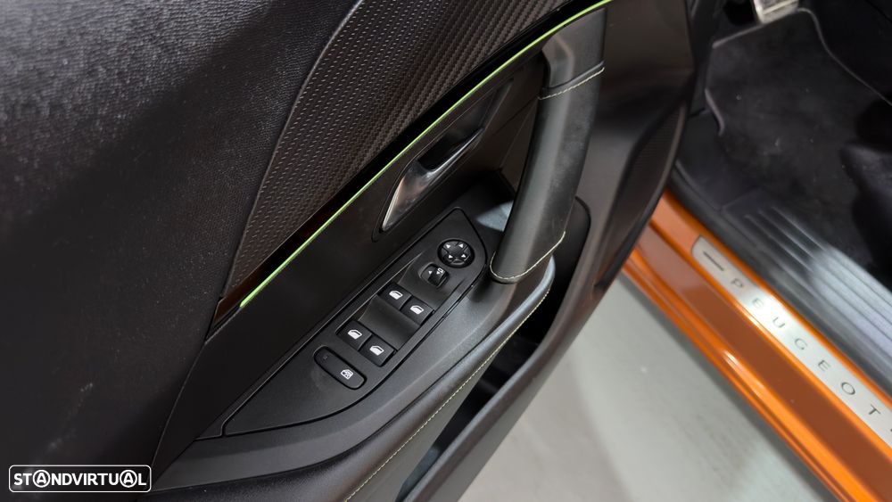 Peugeot 2008 PureTech 155 EAT8 GT - 17