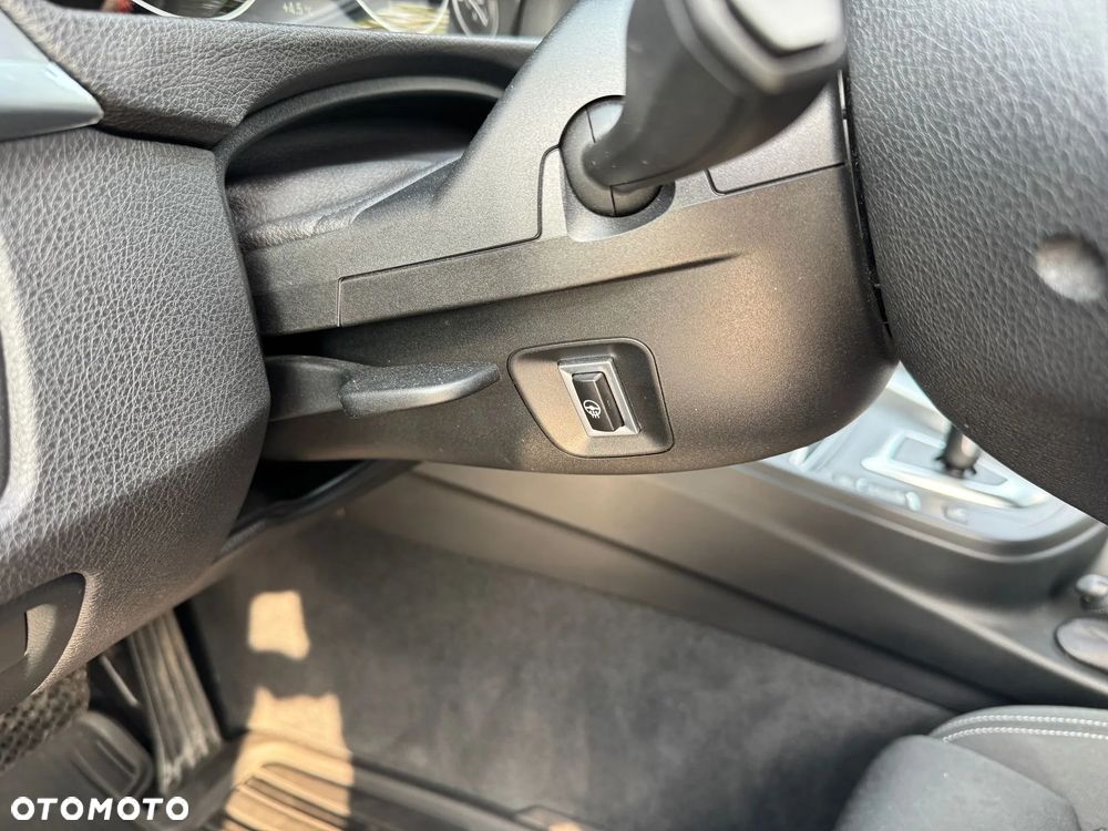 BMW Seria 3 320d Sport Line - 32