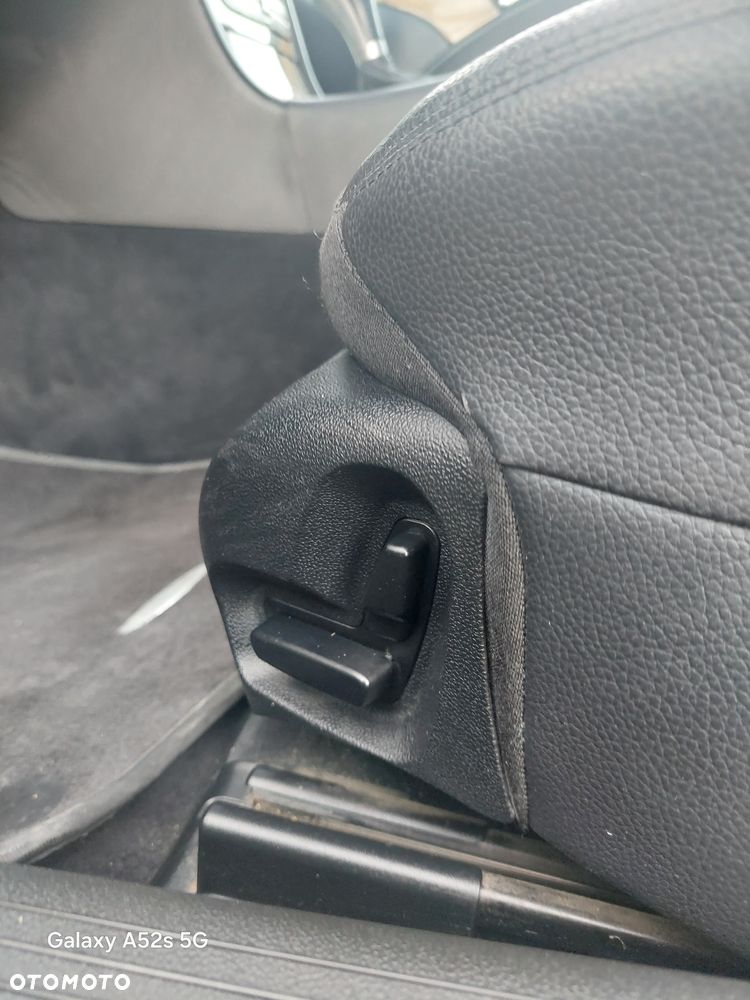 Mercedes-Benz Klasa E ver-220-t-cdi-dpf-blueefficiency-automatik-avantgarde - 21