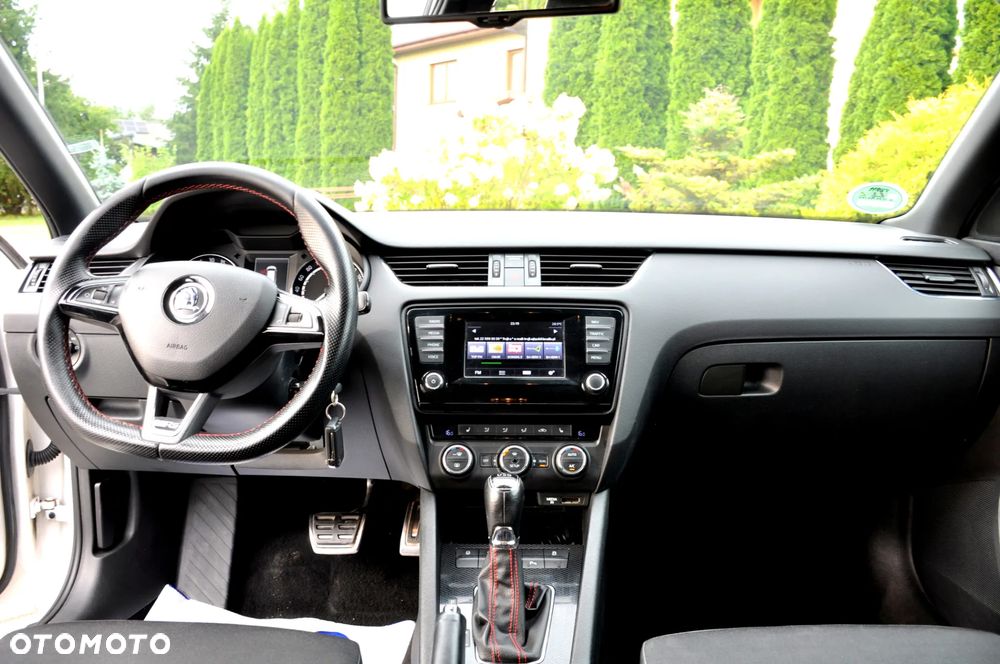 Skoda Octavia Combi 2.0 TDI DSG RS - 36