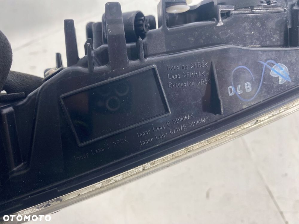 lampa lewy tył lewa tylnia w klape bagaznika toyota corolla e21 kombi eu - 9