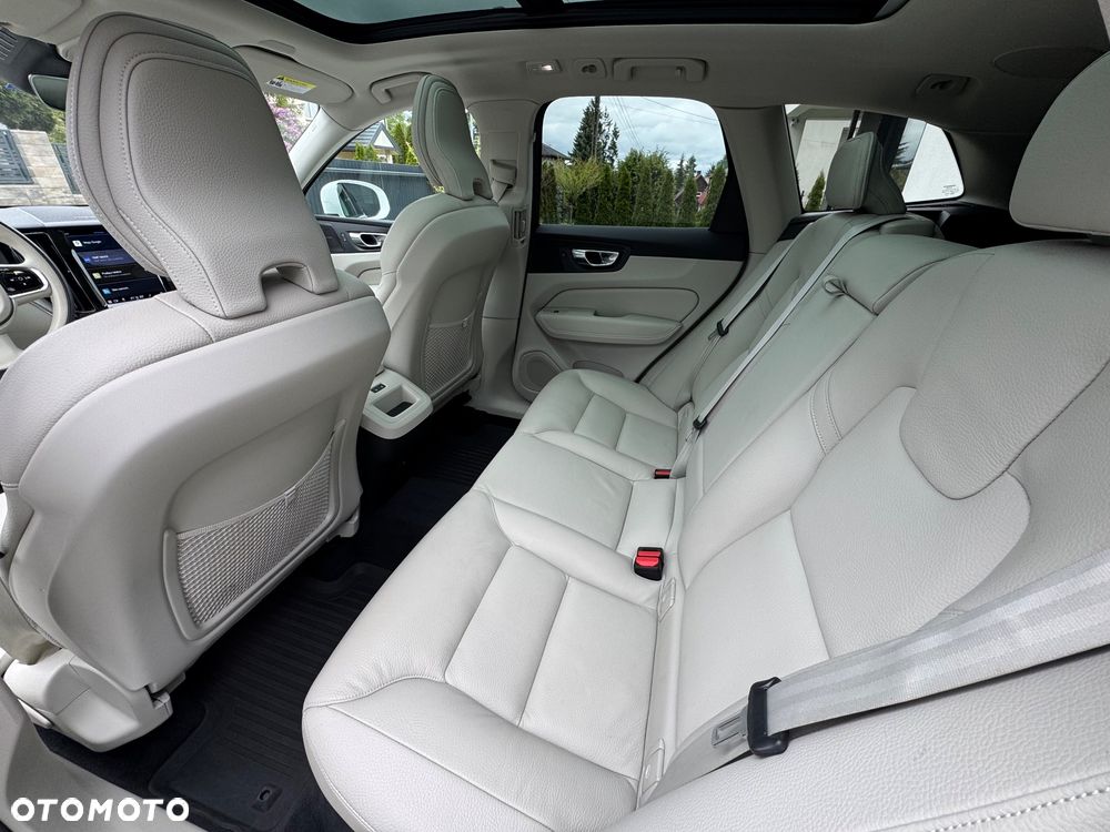 Volvo XC 60 B5 B AWD Plus Bright - 21