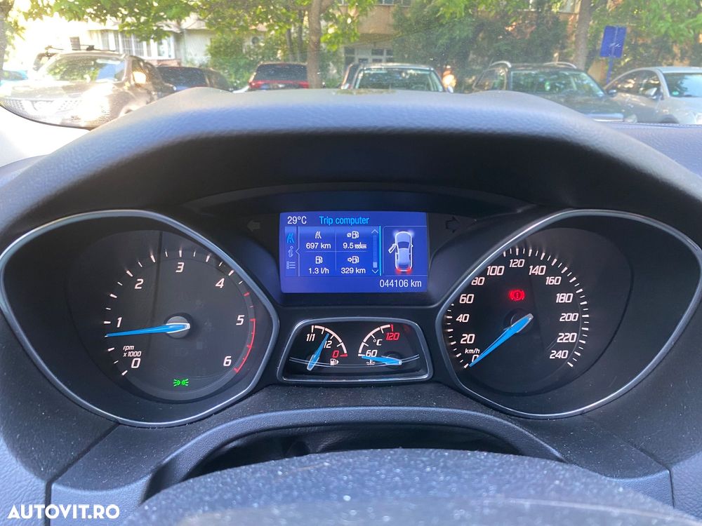 Ford Focus 1.6 TDCI DPF Titanium - 8