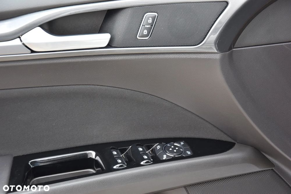 Ford Mondeo 2.0 EcoBlue Titanium - 28