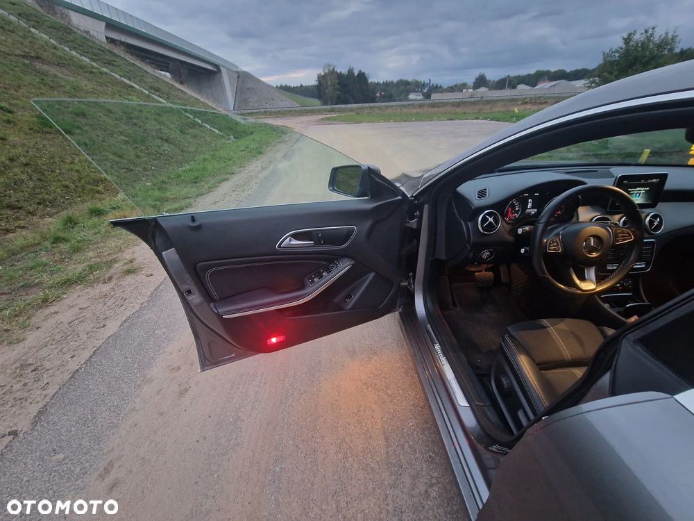 Mercedes-Benz CLA 200 7G-DCT AMG Line - 36