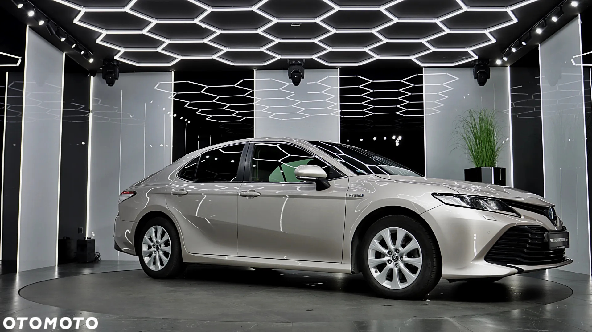 Toyota Camry 2.5 Hybrid Comfort CVT - 13