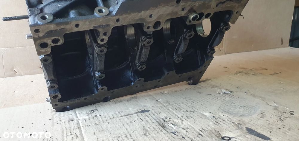 Silnik blok silnika słupek dół VW Passat B6 2.0 TDI BMP 03G103021R - 6