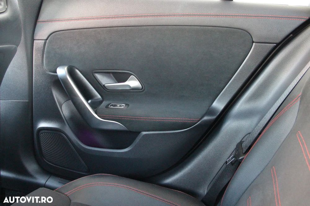 Mercedes-Benz CLA 200 - 30