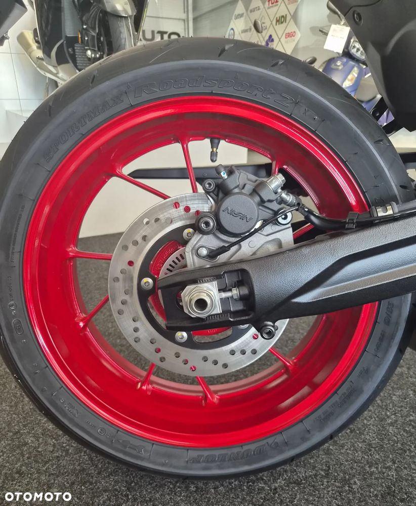 Suzuki GSX - 11