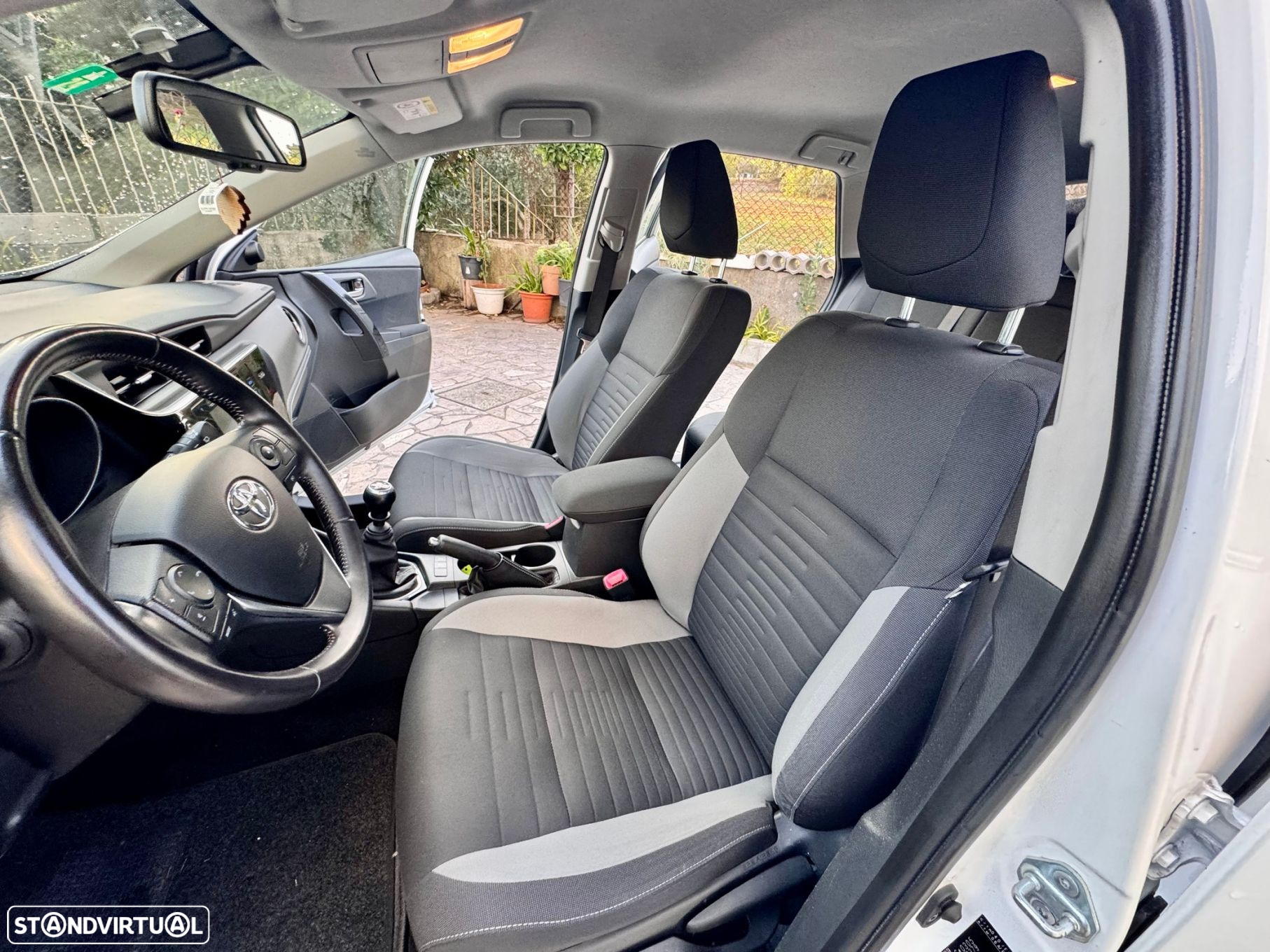 Toyota Auris 1.2T Exclusive - 38