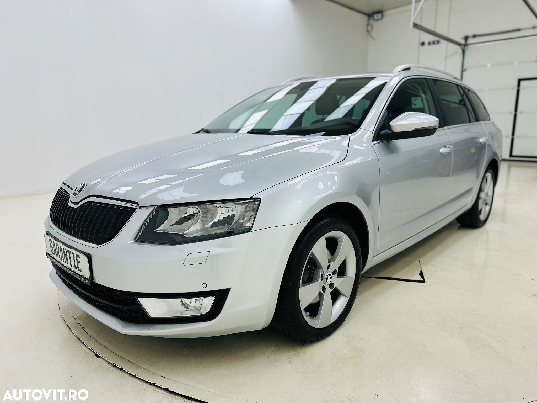 Skoda Octavia 2.0 TDI DSG Ambition - 1