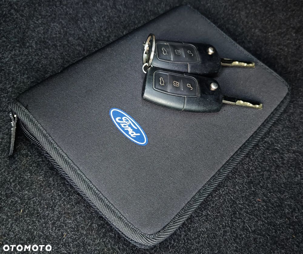 Ford Mondeo 2.0 Ambiente - 39
