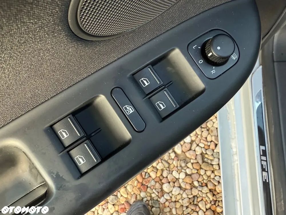 Volkswagen Golf Plus 1.6 TDI DPF Life - 27