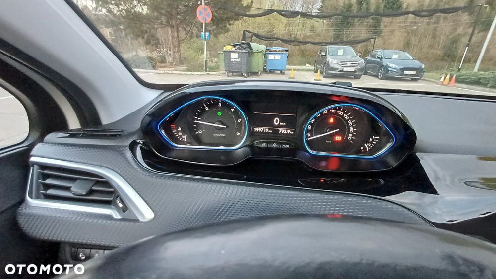 Peugeot 2008 BlueHDi FAP 120 STOP & START Business-Line - 11