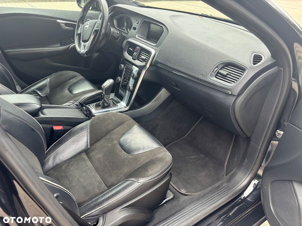Volvo V40 D2 R-Design - 10