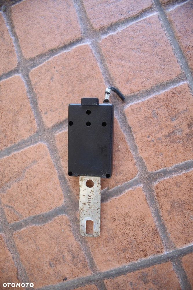 WZMACNIACZ ANTENOWY MERCEDES W210 2108201489 - 2