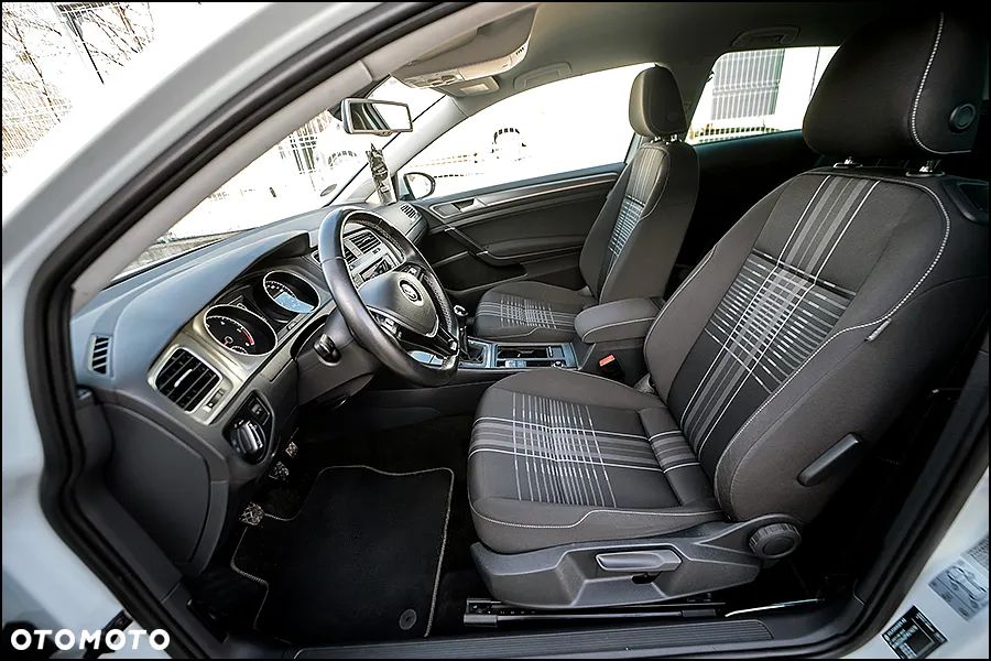 Volkswagen Golf - 18