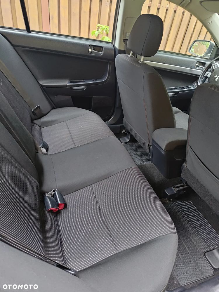 Mitsubishi Lancer 1.5 Invite - 13