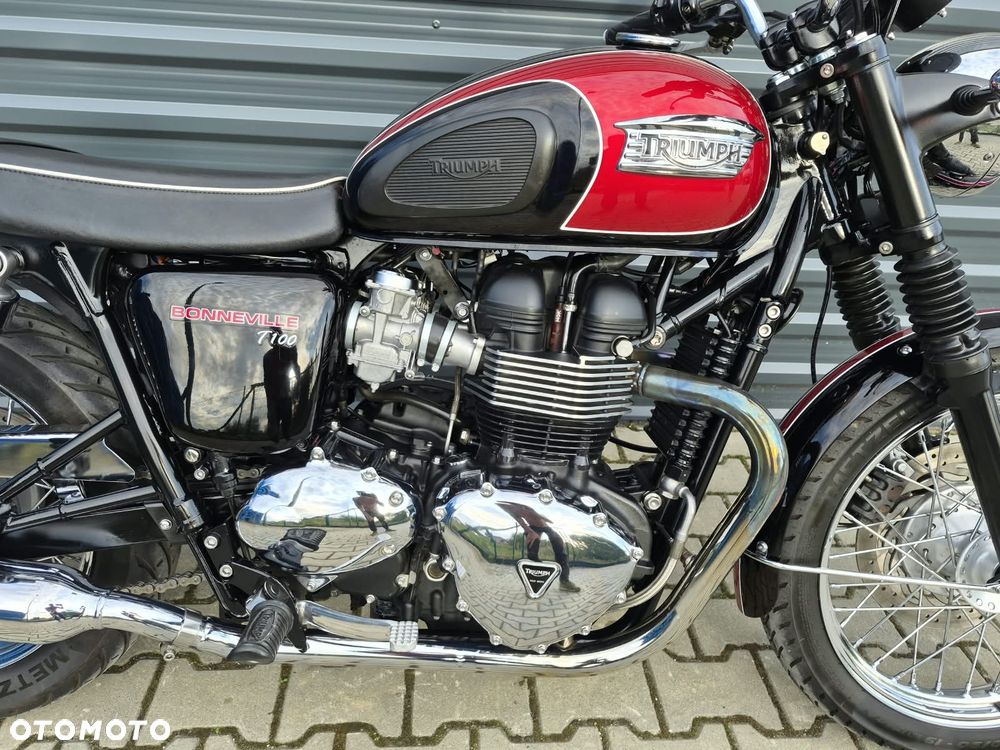 Triumph Bonneville - 9