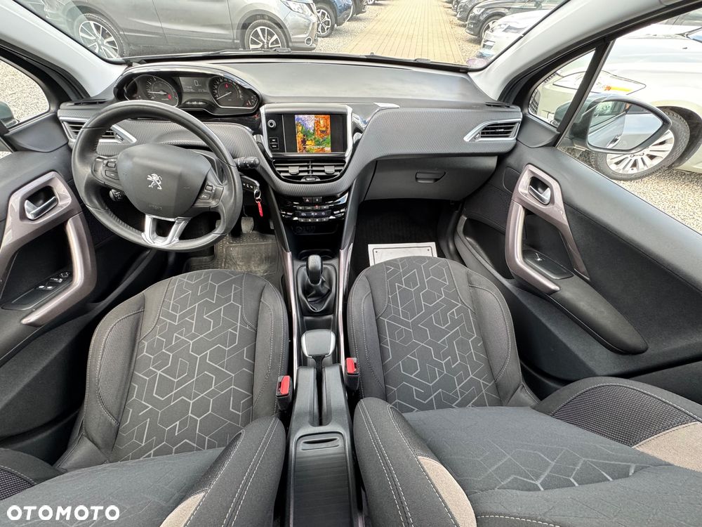 Peugeot 2008 1.2 Pure Tech Style - 24