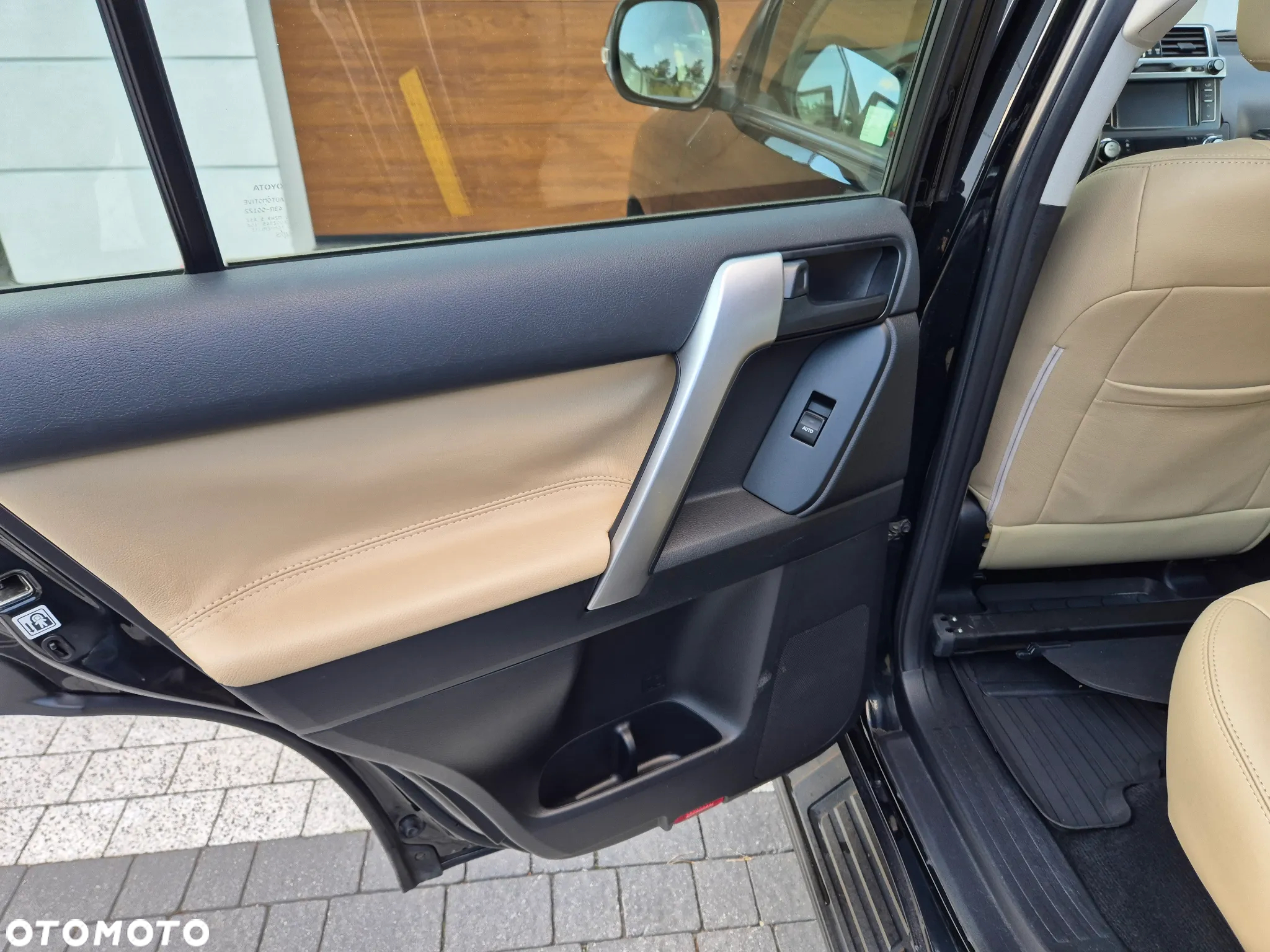 Toyota Land Cruiser - 37