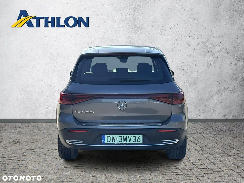 Mercedes-Benz EQB - 4