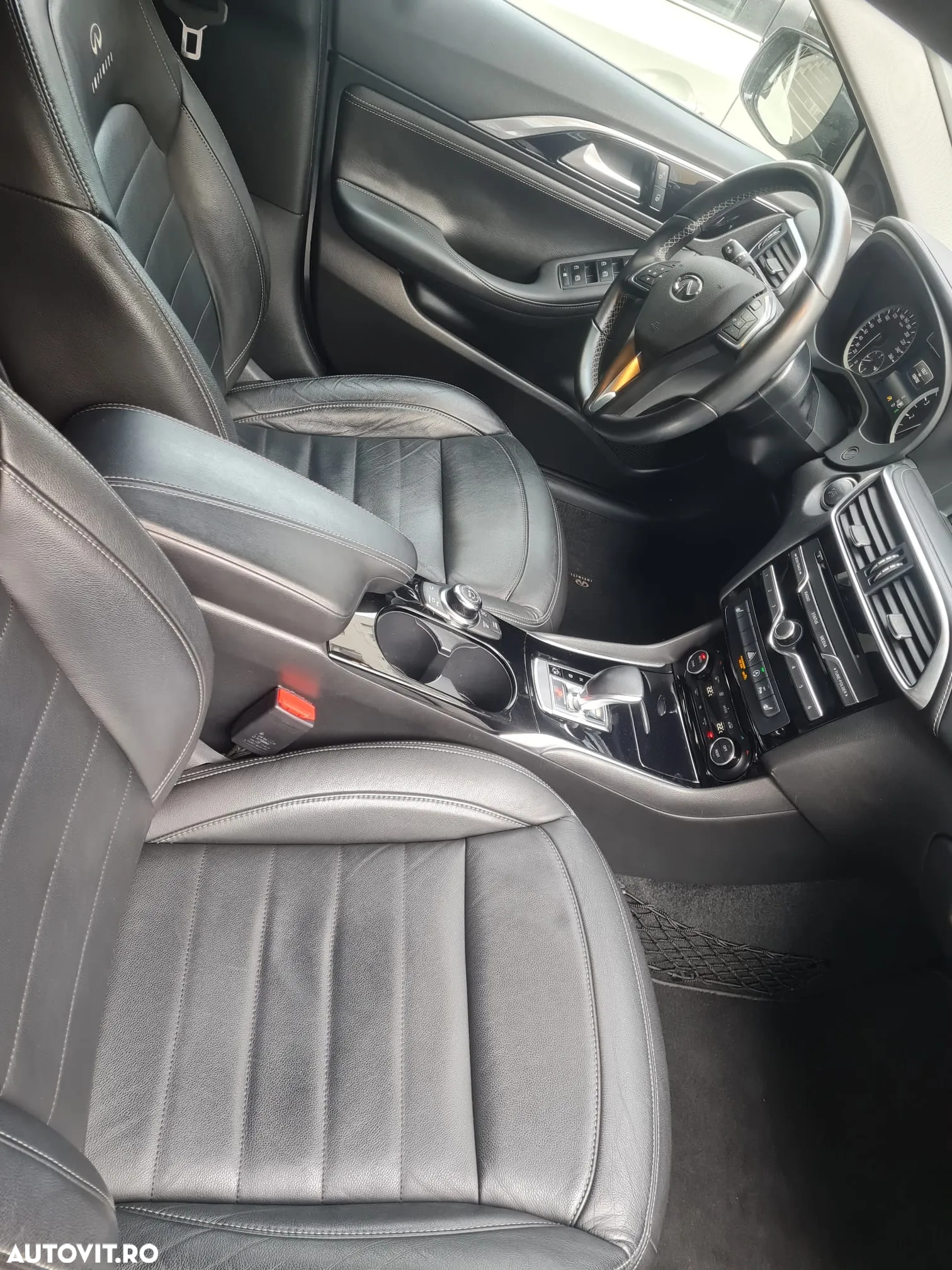 Infiniti Q30 1.6t DCT Luxe - 4