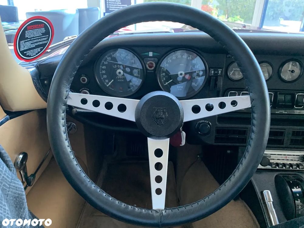 Jaguar E-Type - 8
